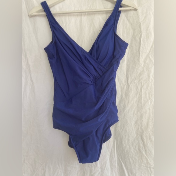 Miraclesuit Blue One Piece with Slimming Ruching Size 10 - Picture 4 of 16